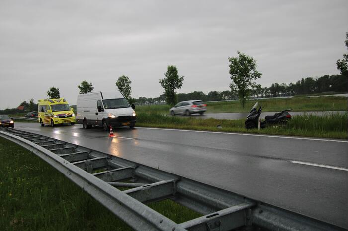 Bestuurder motorscooter gewond na val