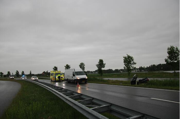 Bestuurder motorscooter gewond na val