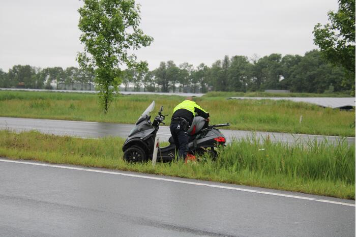 Bestuurder motorscooter gewond na val
