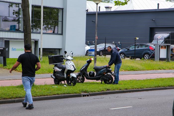 Maaltijdbezorger in aanrijding met bestelwagen