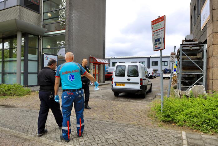 Maaltijdbezorger in aanrijding met bestelwagen