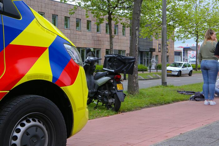 Maaltijdbezorger in aanrijding met bestelwagen