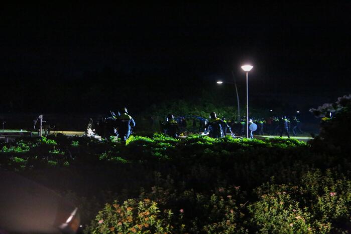 Mobiele Eenheid veegt park in Corlaer