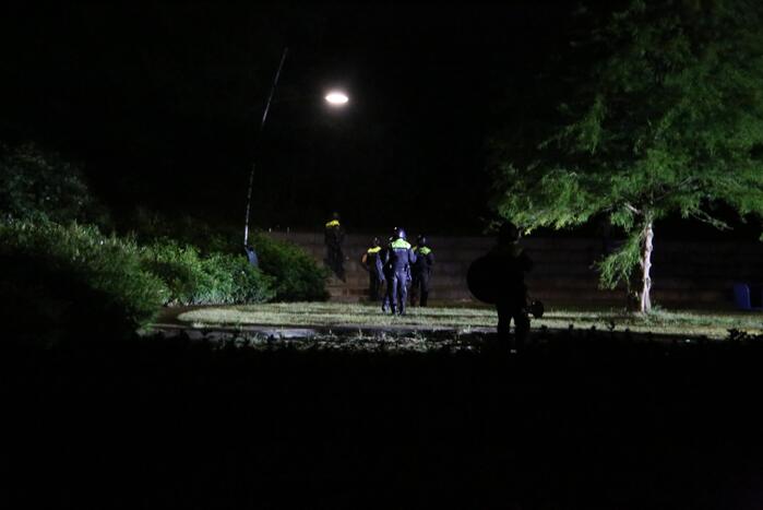 Mobiele Eenheid veegt park in Corlaer