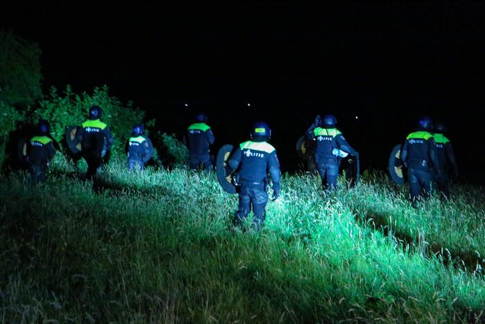 Mobiele Eenheid veegt park in Corlaer