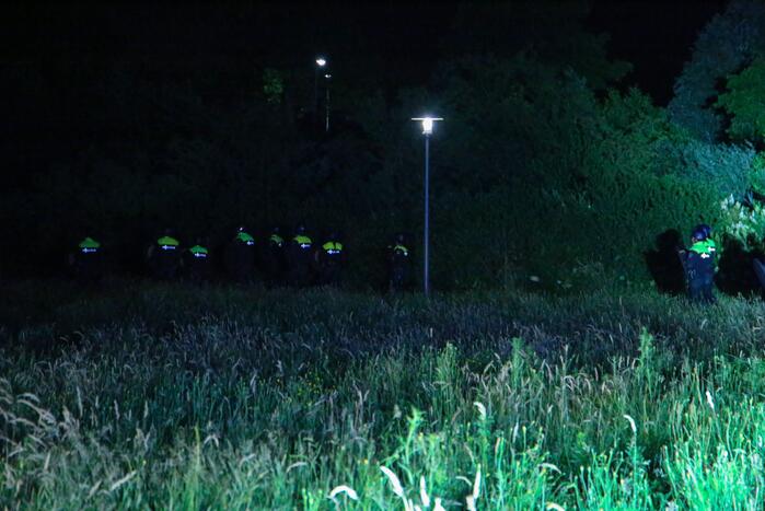 Mobiele Eenheid veegt park in Corlaer