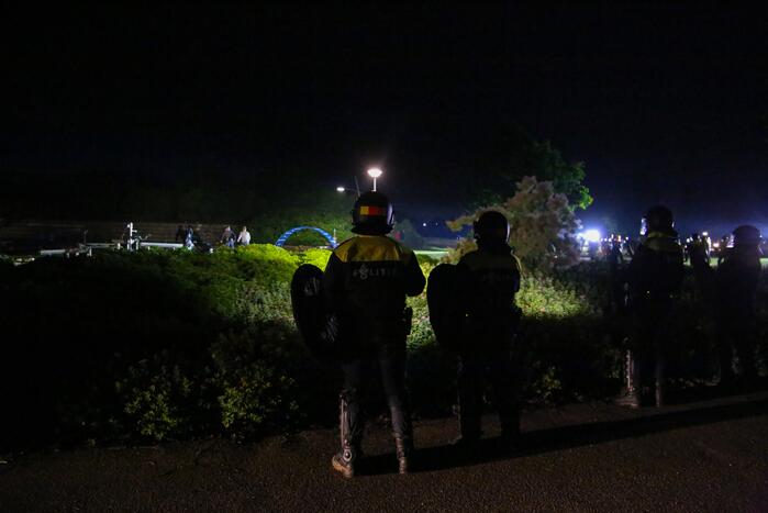 Mobiele Eenheid veegt park in Corlaer