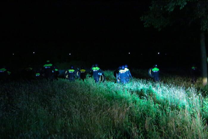 Mobiele Eenheid veegt park in Corlaer