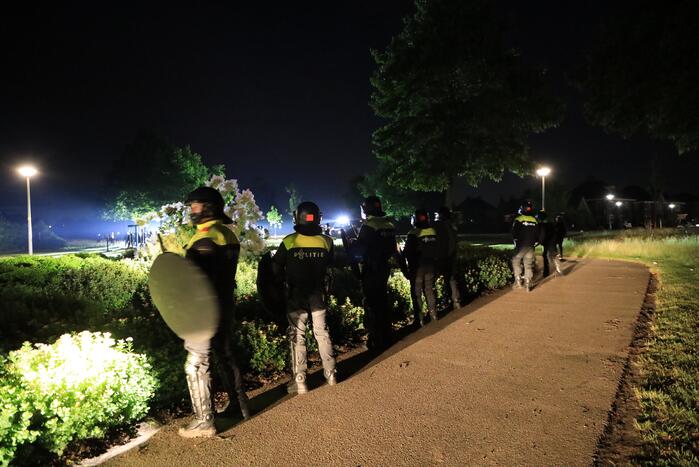 Mobiele Eenheid veegt park in Corlaer