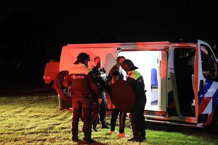 Mobiele Eenheid veegt park in Corlaer