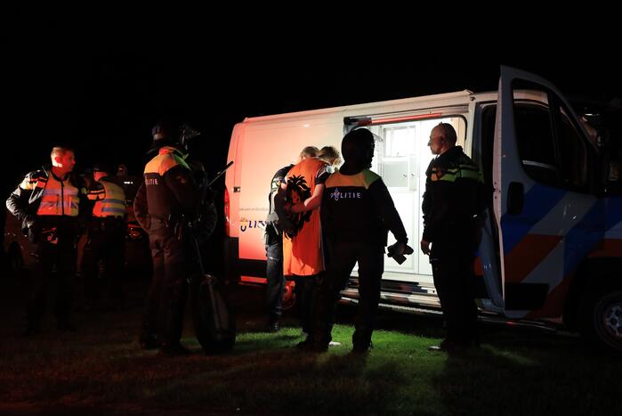 Mobiele Eenheid veegt park in Corlaer