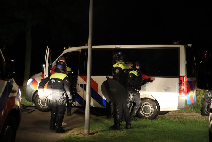 Mobiele Eenheid veegt park in Corlaer