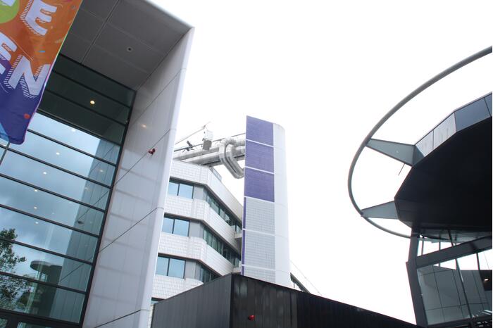 Glazenwassers bakje vast bij stadhuis