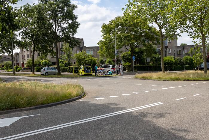 Overstekende fietser gewond bij aanrijding met auto