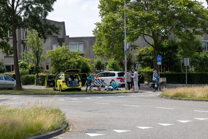 Overstekende fietser gewond bij aanrijding met auto