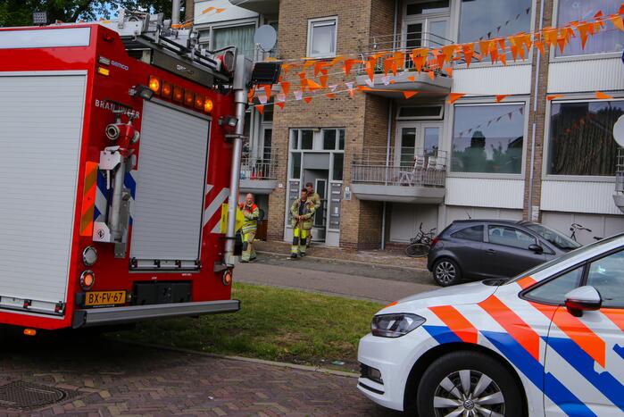 Brandweer doet onderzoek naar vreemde lucht in portiekflat