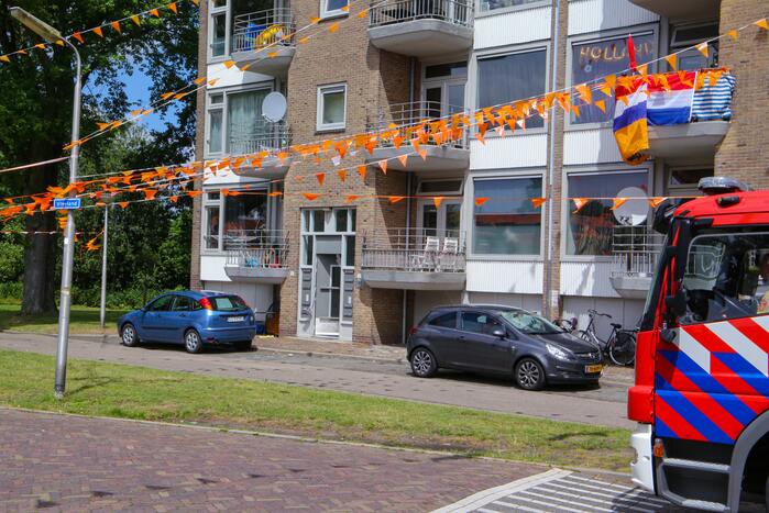 Brandweer doet onderzoek naar vreemde lucht in portiekflat