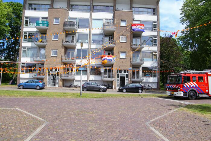 Brandweer doet onderzoek naar vreemde lucht in portiekflat