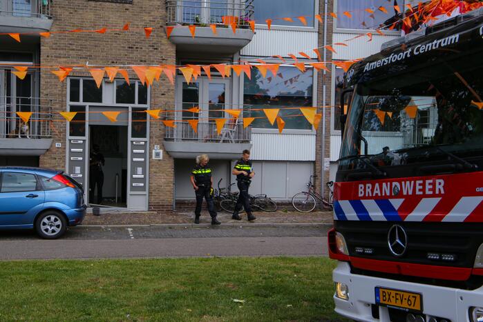 Brandweer doet onderzoek naar vreemde lucht in portiekflat