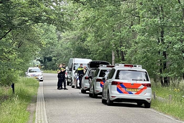 Persoon aangehouden en twee slaan op de vlucht