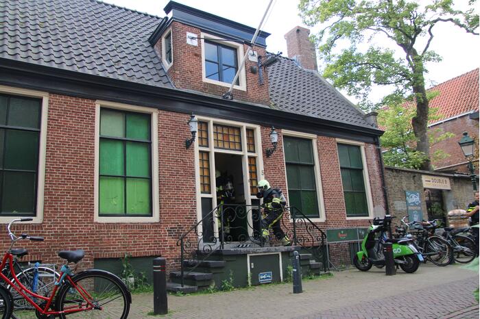#Leeuwarden Brandweer doet onderzoek naar gevaarlijke stof Herenwaltje Leeuwarden.
