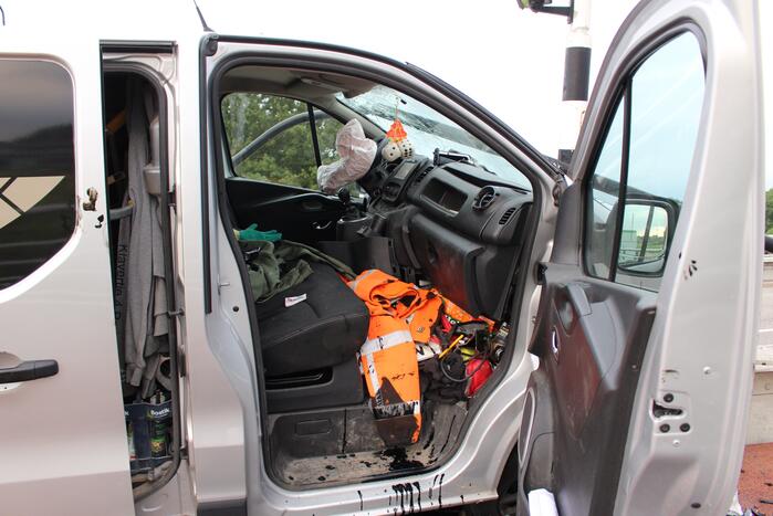 Ravage na ongeval met bestelbus