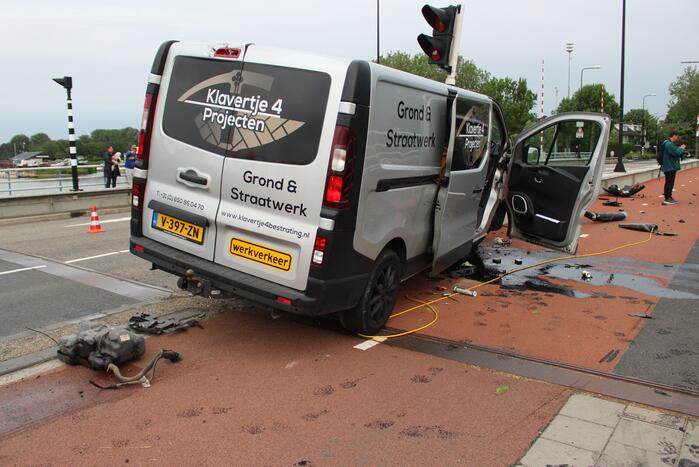 Ravage na ongeval met bestelbus