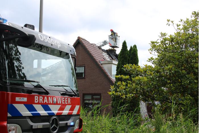 Flinke schade aan dak na woningbrand