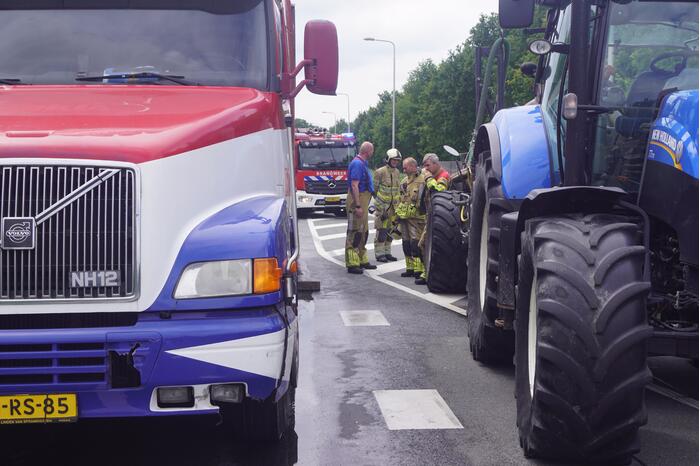 Vrachtwagen komt met pech te staan door brand