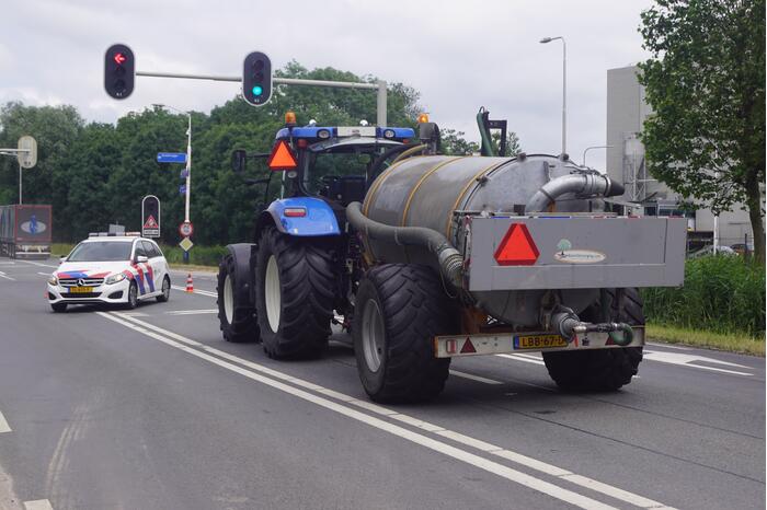 Vrachtwagen komt met pech te staan door brand