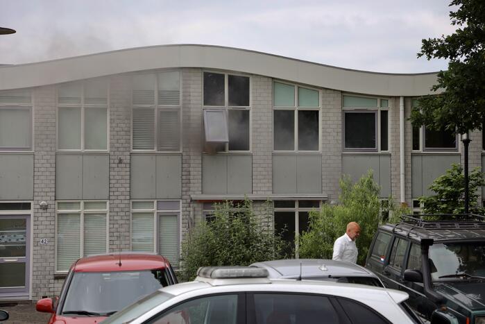 Veel rook bij brand in woning