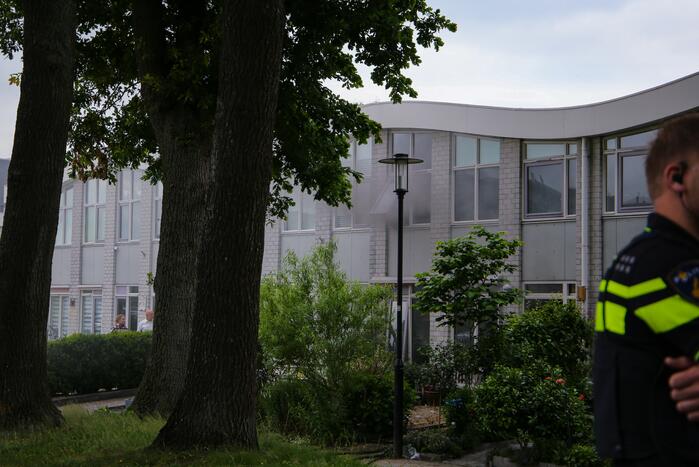 Veel rook bij brand in woning