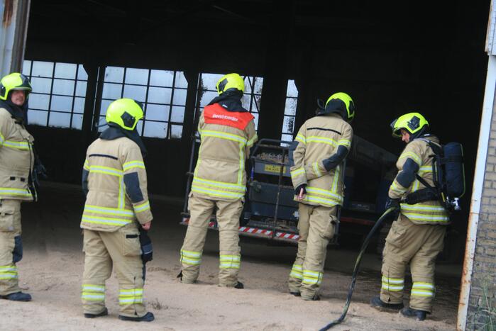 Zaagsel in brand in leegstaande loods