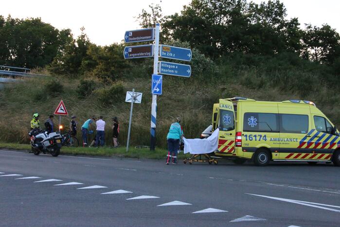 Wielrenners botsen op fietspad