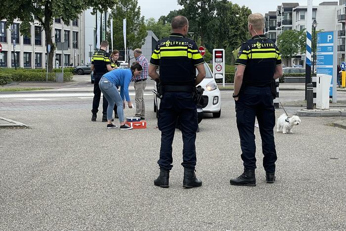 Fietsster gewond bij botsing met auto