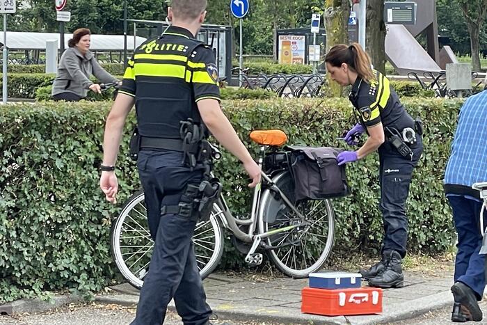 Fietsster gewond bij botsing met auto