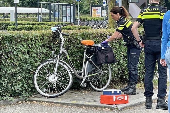 Fietsster gewond bij botsing met auto