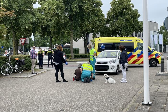 Fietsster gewond bij botsing met auto