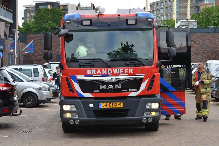 Beginnende autobrand geblust met fles water