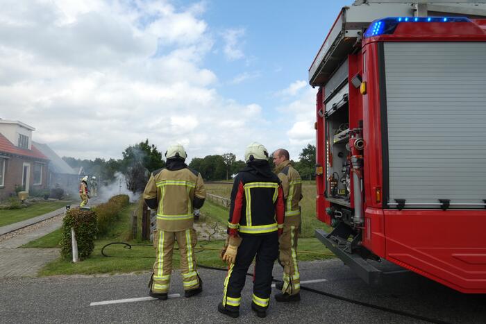 Stuk struiken gaan in vlammen op