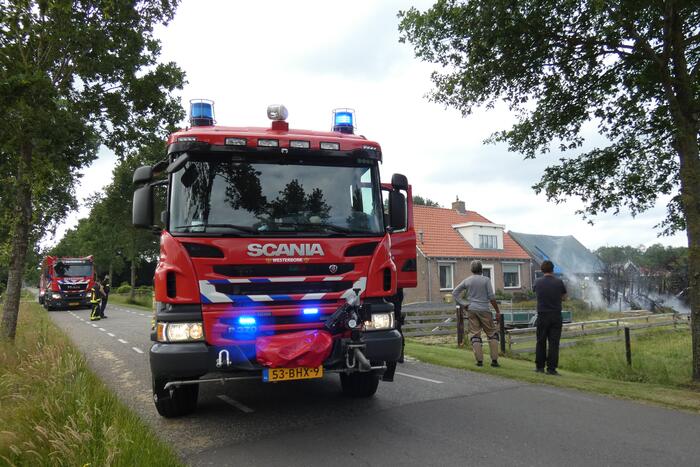 Stuk struiken gaan in vlammen op
