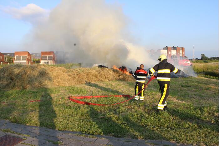 Veel rook bij brand in berg gras