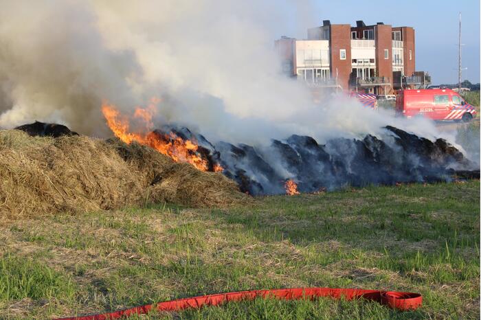 Veel rook bij brand in berg gras