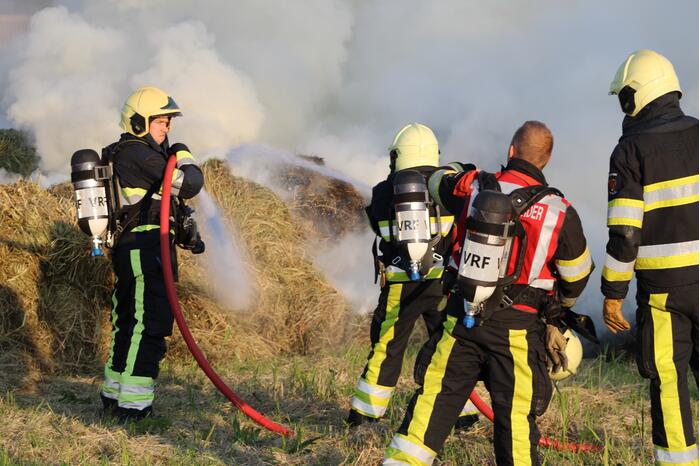 Veel rook bij brand in berg gras