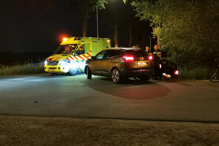 Auto belandt in greppel hulpdiensten groots ingezet