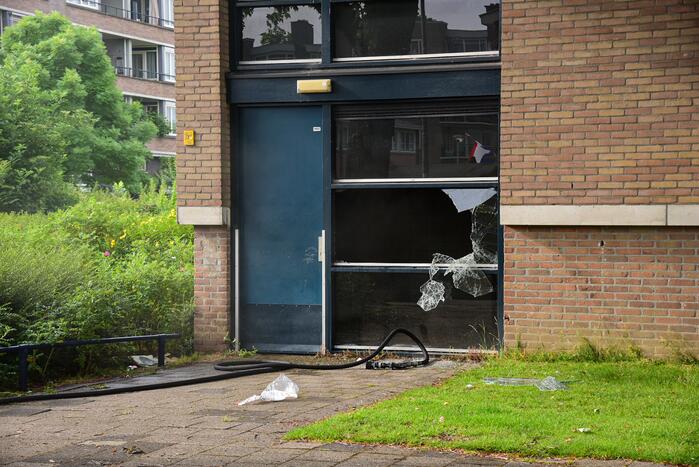 Bank in kelderruimte in brand gevlogen