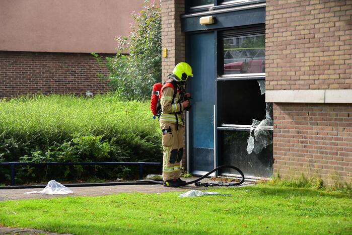 Bank in kelderruimte in brand gevlogen