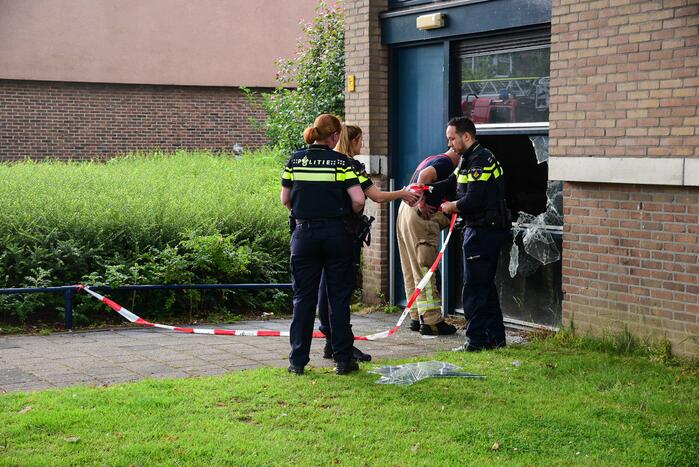 Bank in kelderruimte in brand gevlogen