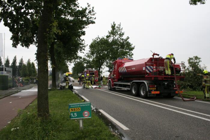 Auto verwoest door uitslaande brand