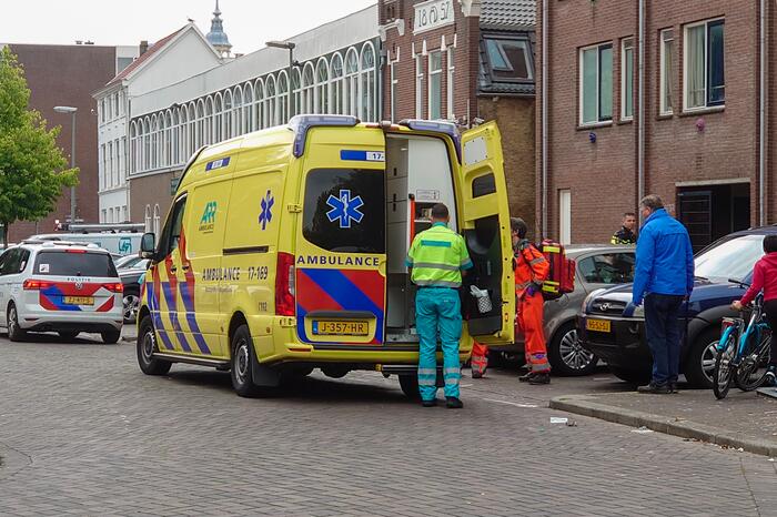 Man gewond bij steekincident in woning